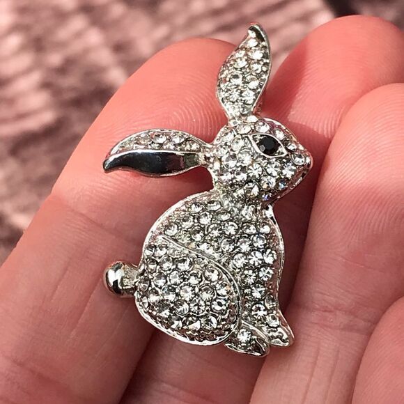 Austrian Crystal Bunny Brooch - Picture 7 of 9